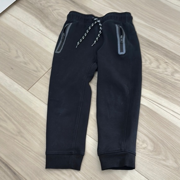 Old Navy dynamic fleece Jogger Pants - Picture 1 of 2